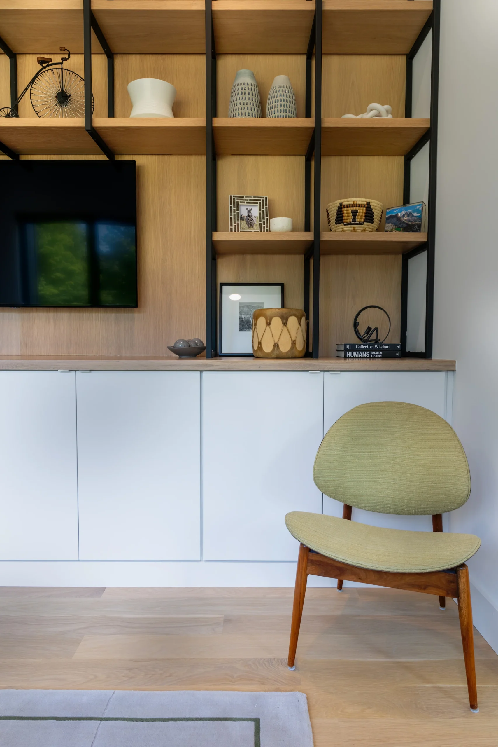 shelving close